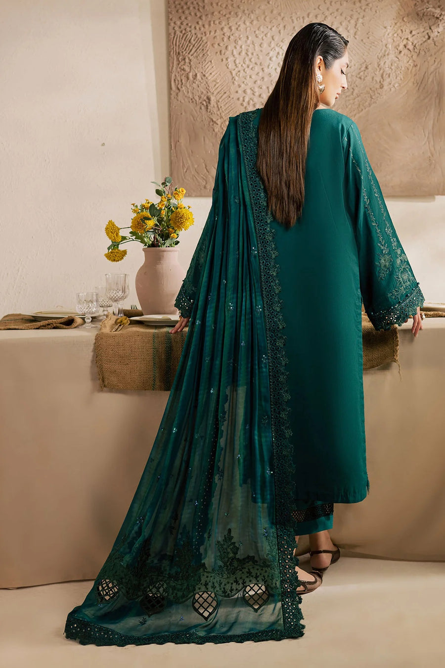 Emerald Regal Embroided Lawn 3-Piece Outfit – Beauty in Every Detail