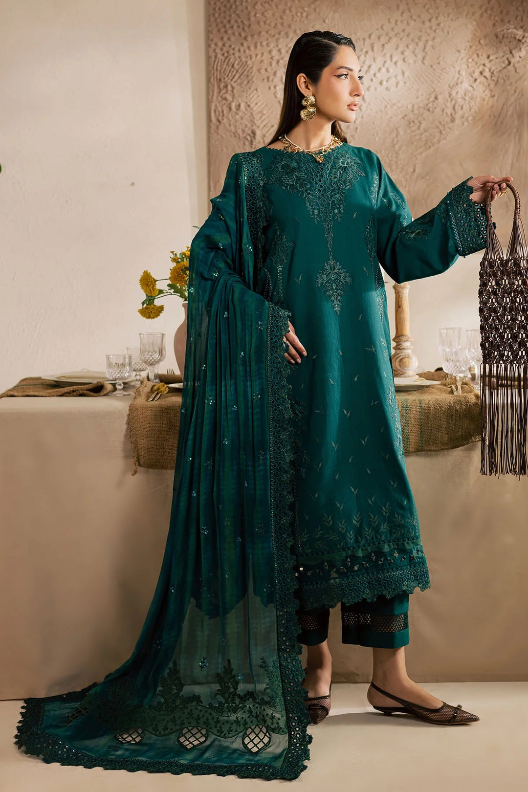 Emerald Regal Embroided Lawn 3-Piece Outfit – Beauty in Every Detail