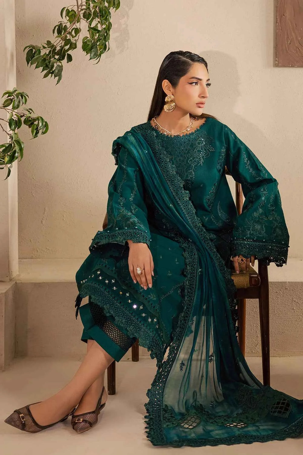 Emerald Regal Embroided Lawn 3-Piece Outfit – Beauty in Every Detail